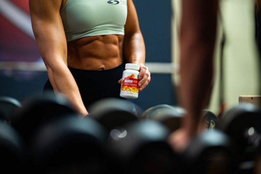 BURN 10 -purkki saliymp�rist�ss�.